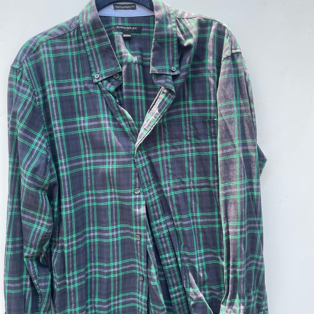 Banana Republic Green and Black Casual Button Down Shirt